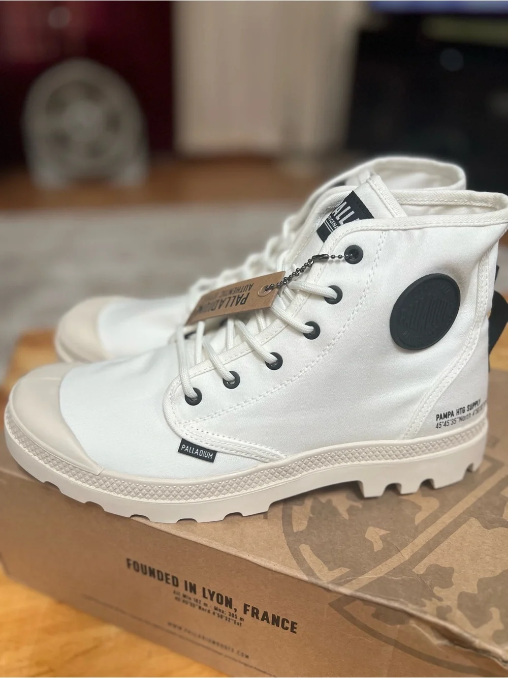 Palladium PAMPA HI Wht Canvas High-Top Boots with Black Logo mens 10.5 women’s 1